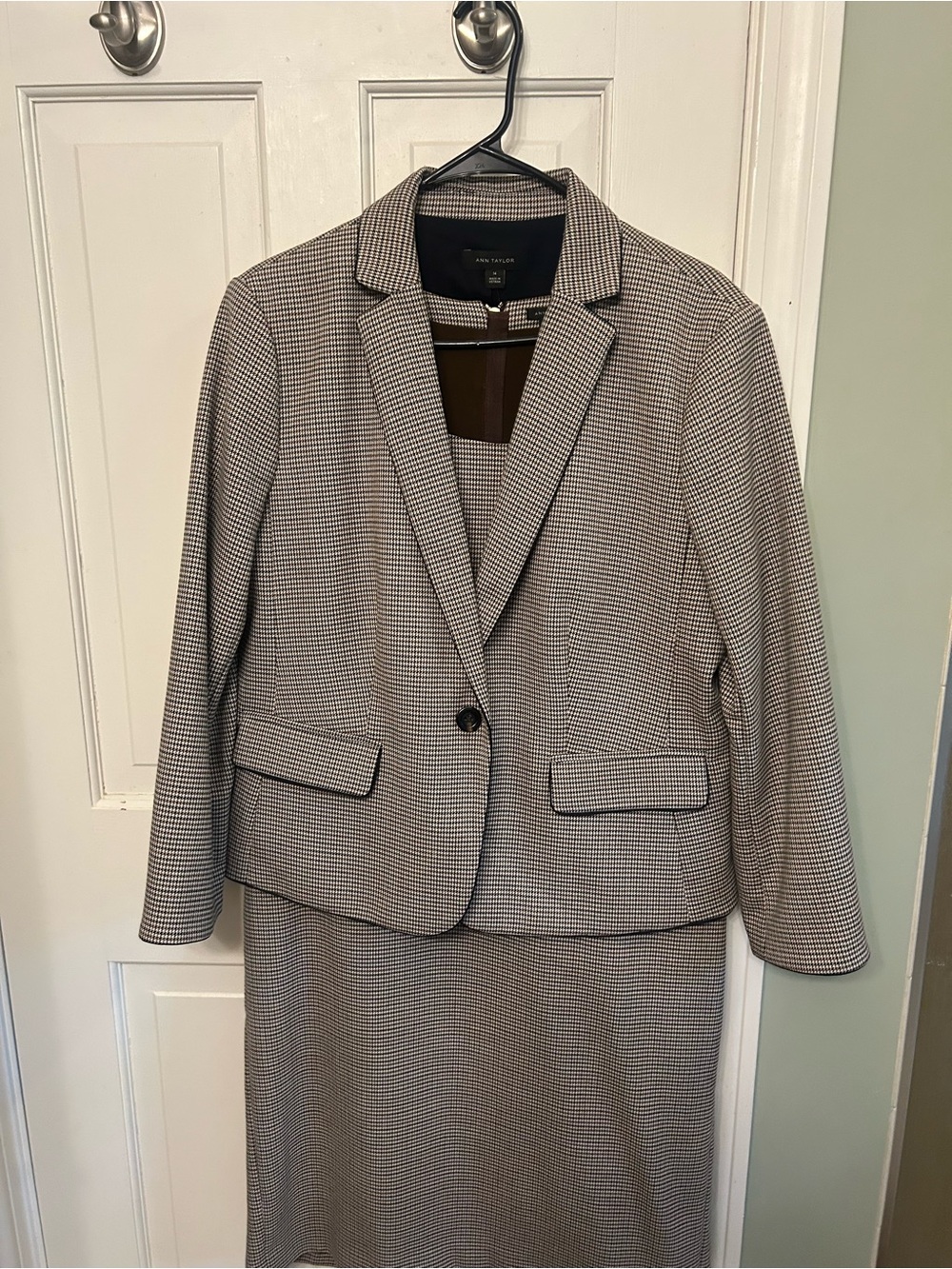 Ann Taylor Houndstooth Two-Piece Suit in Gray
